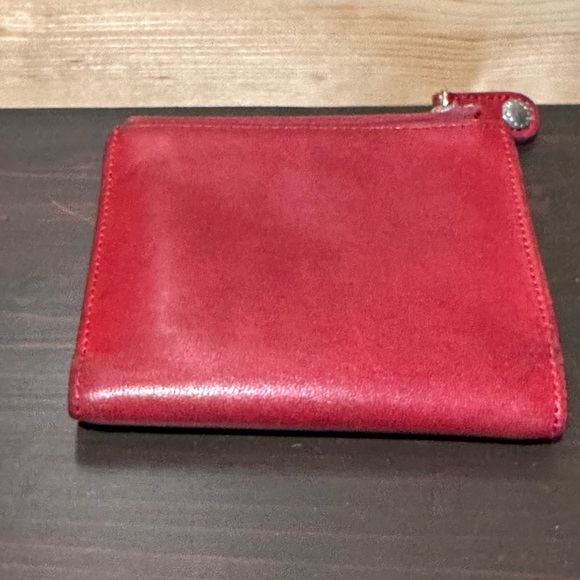 FREE wallet with a purchase of a bag. - Picture 7 of 14